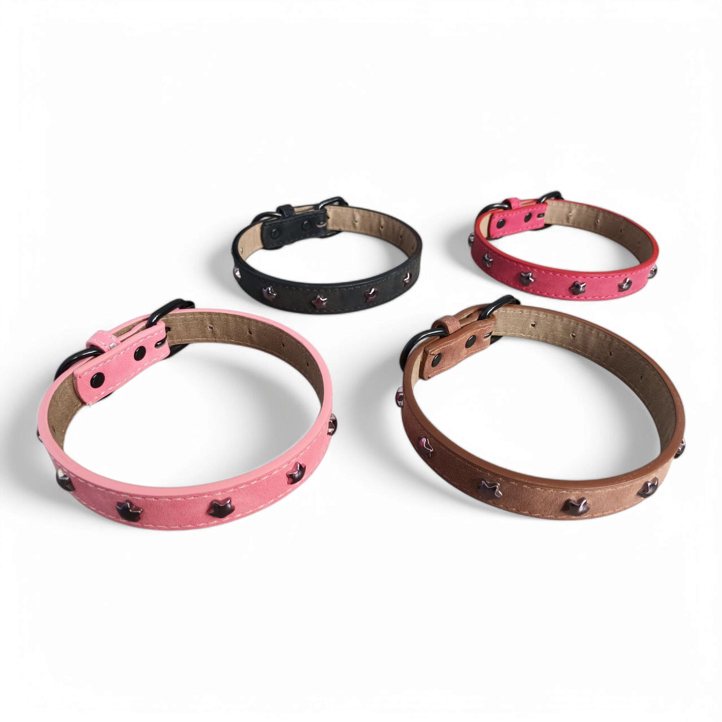 Collar ecocuero estrellas metálicas negras