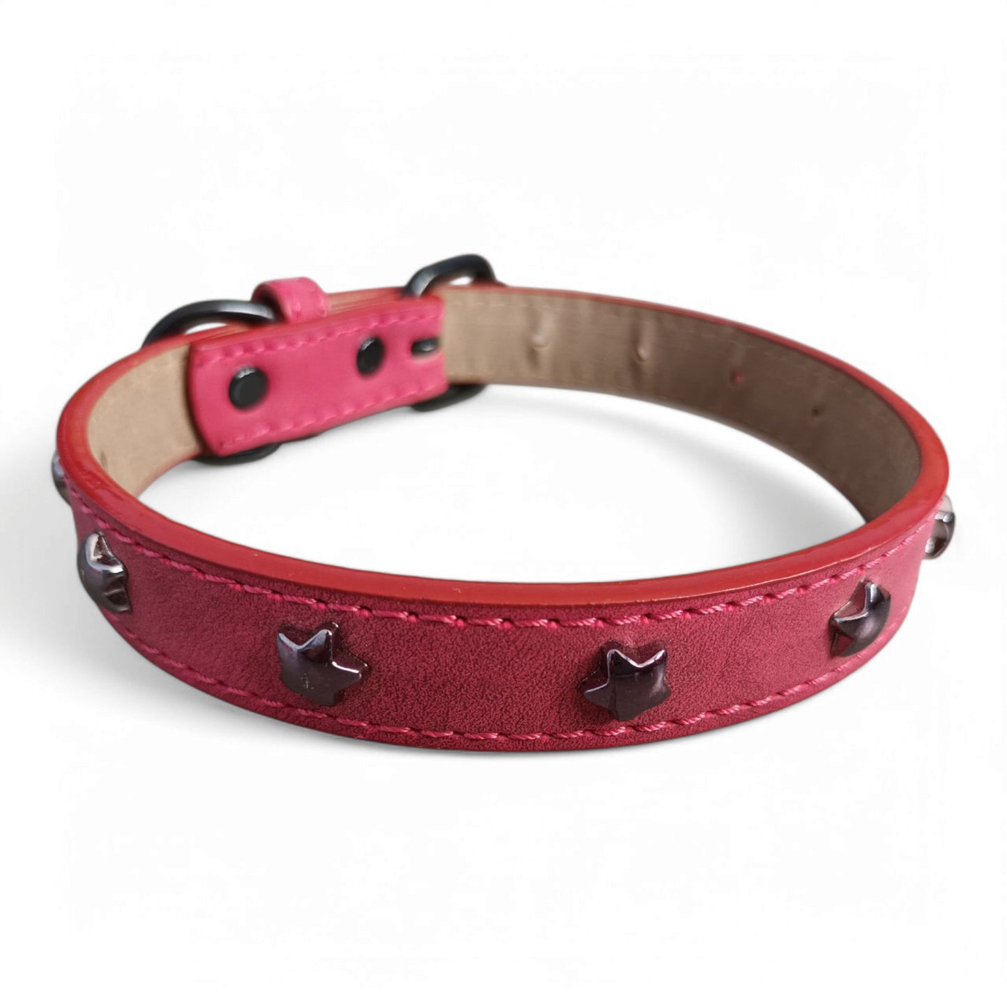 Collar ecocuero estrellas metálicas negras