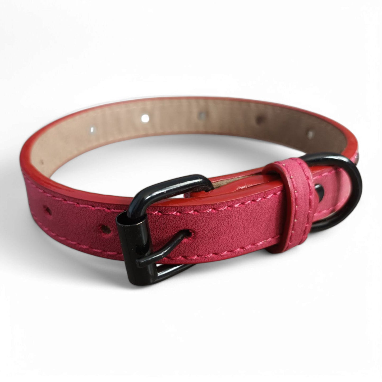 Collar ecocuero estrellas metálicas negras