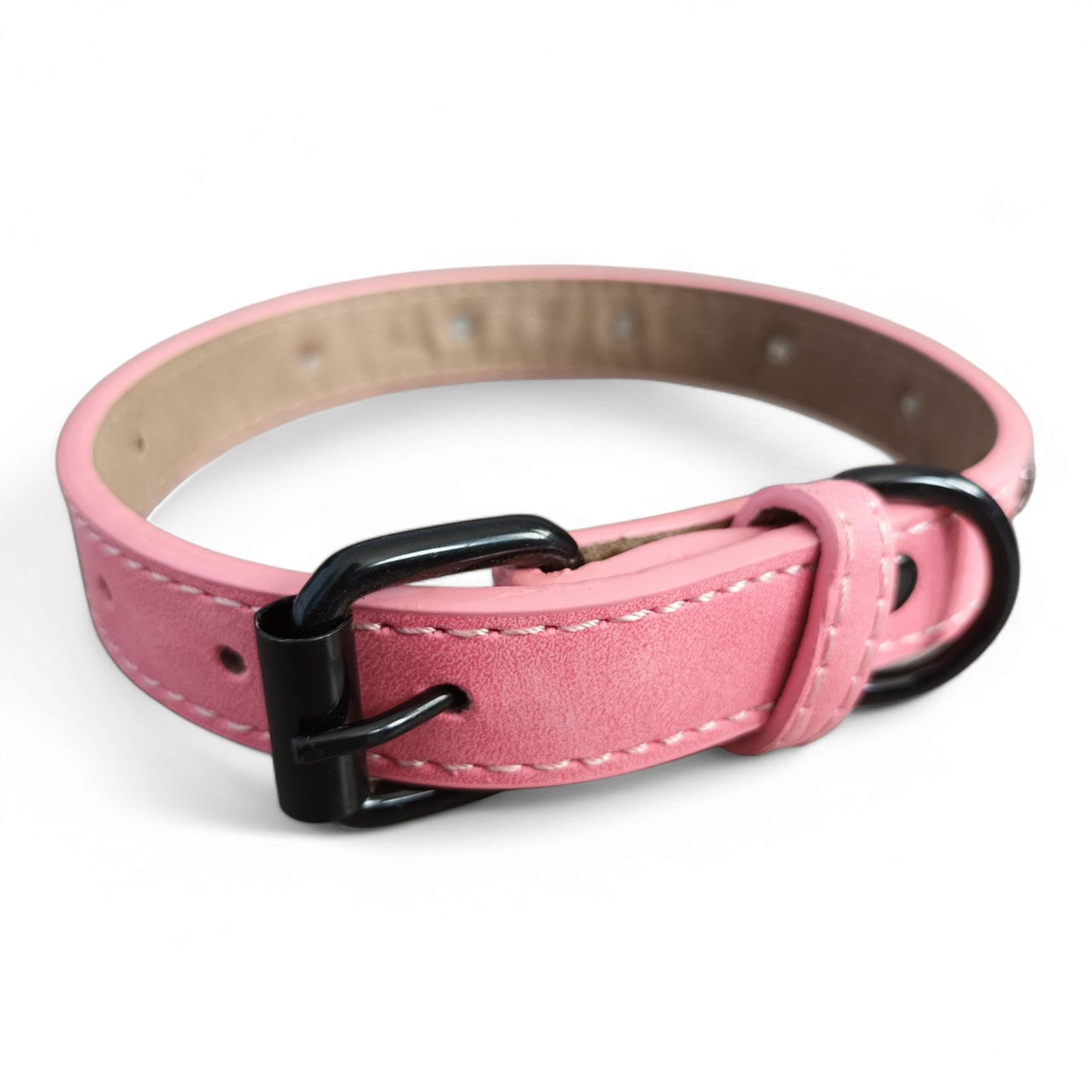Collar ecocuero estrellas metálicas negras