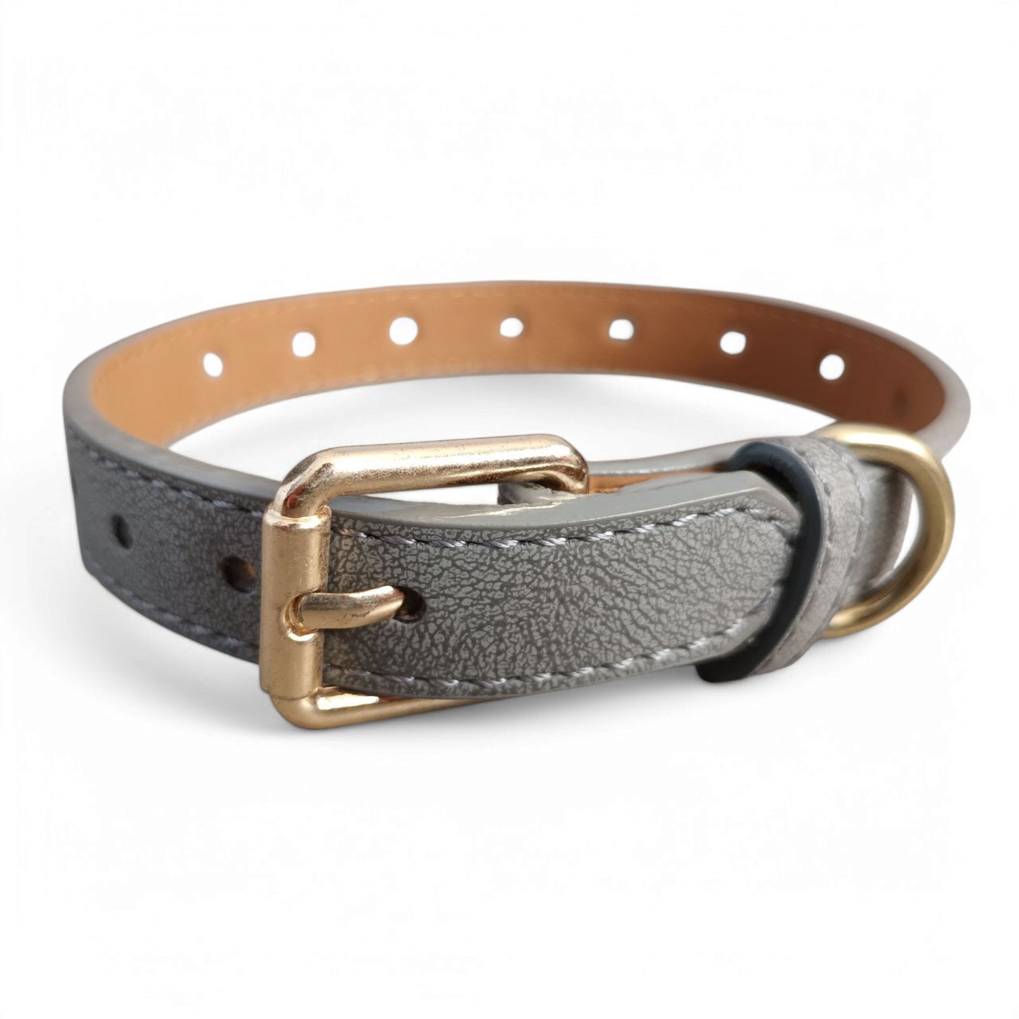 Collar con estrellas metálicas doradas