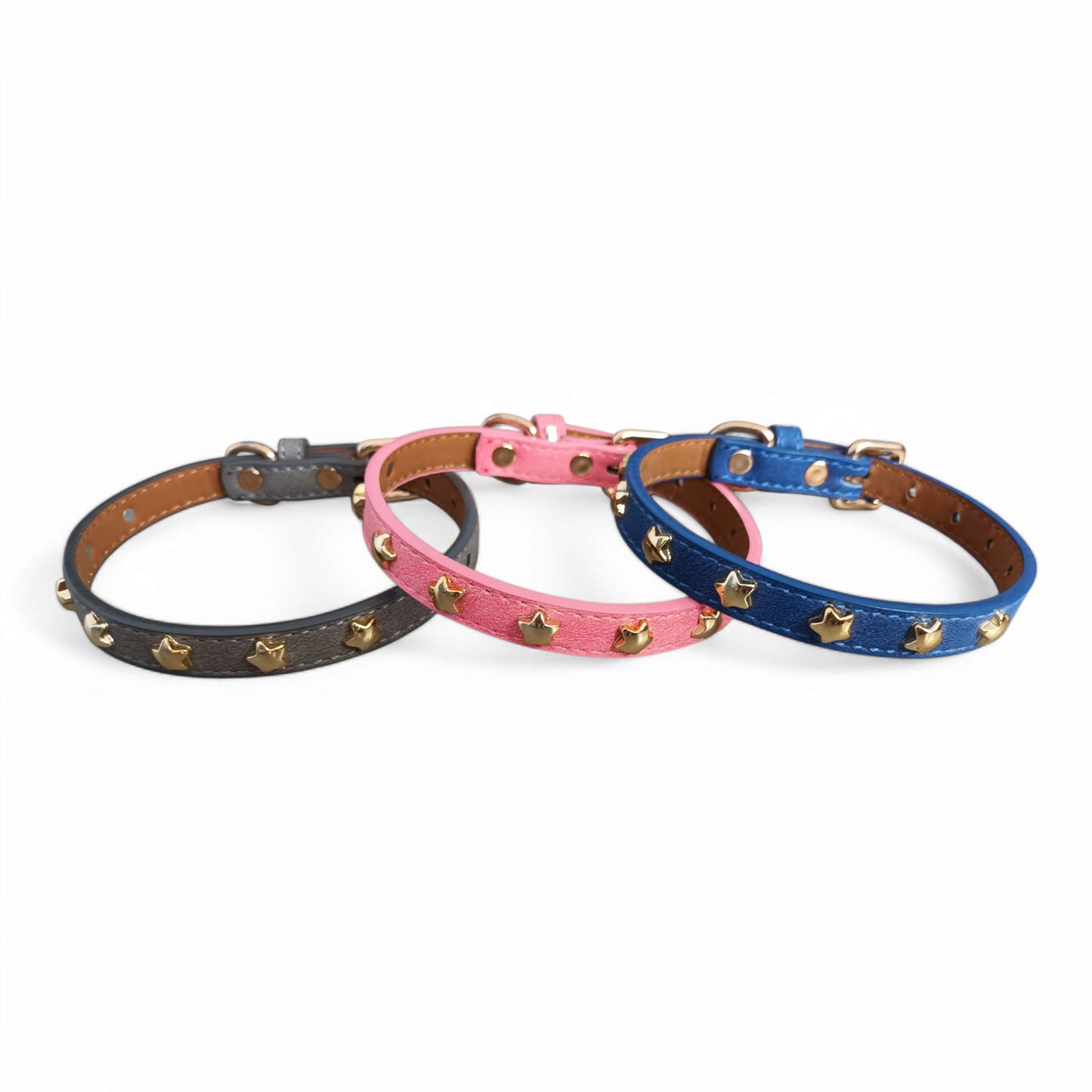Collar con estrellas metálicas doradas