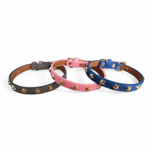 Collar con estrellas metálicas doradas