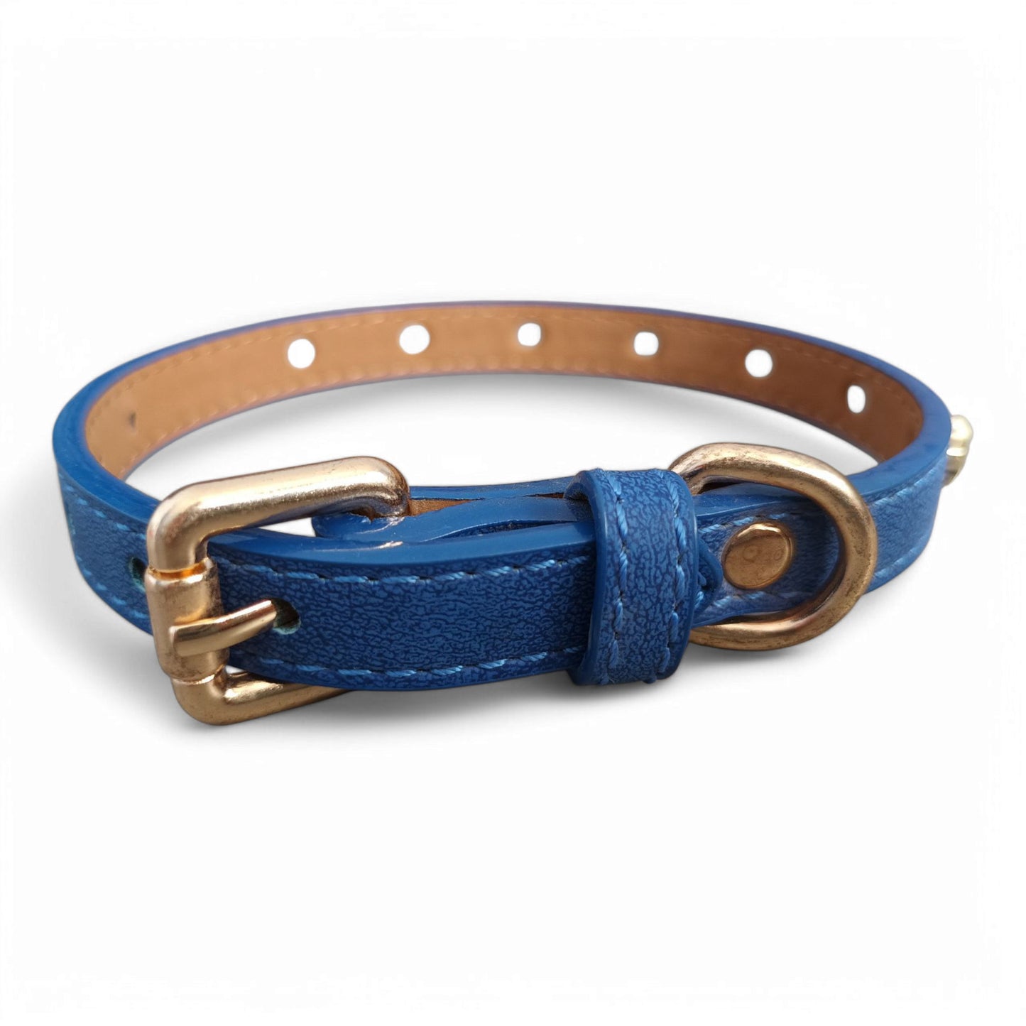 Collar con estrellas metálicas doradas